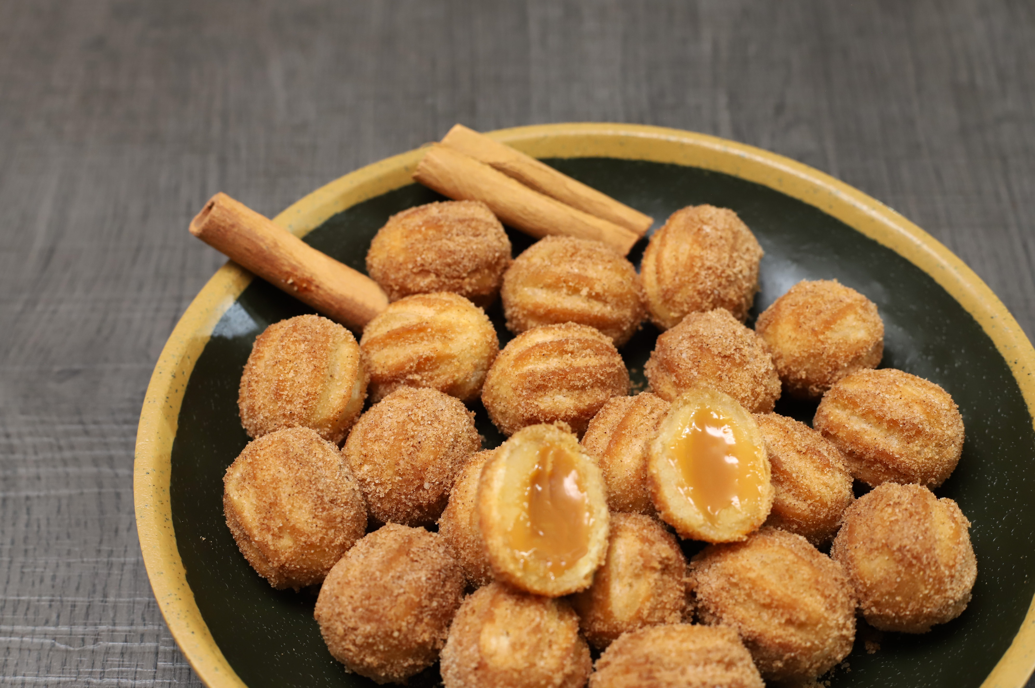 Mini churros de doce de leite