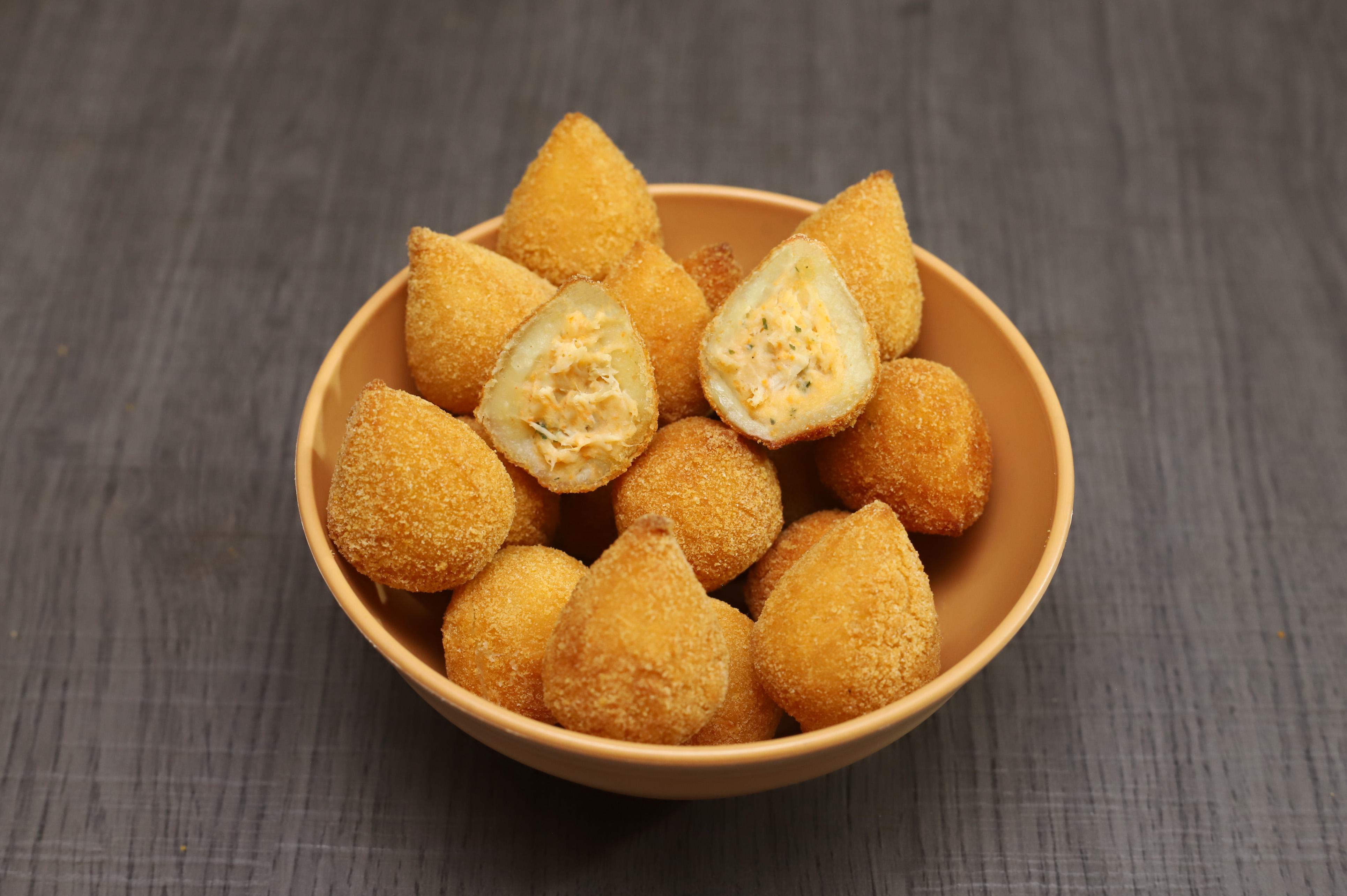 Coxinha de frango com requeijão